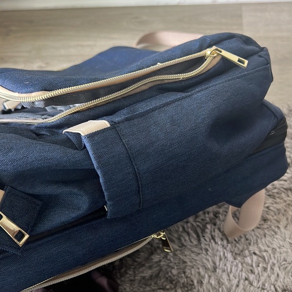 Diaper backpack with changing station - Picture 6 of 7